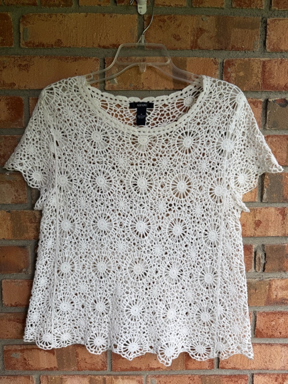 Alfani White Crochet Lace Short Sleeve Knit Top Scalloped Hem Size Medium Boho